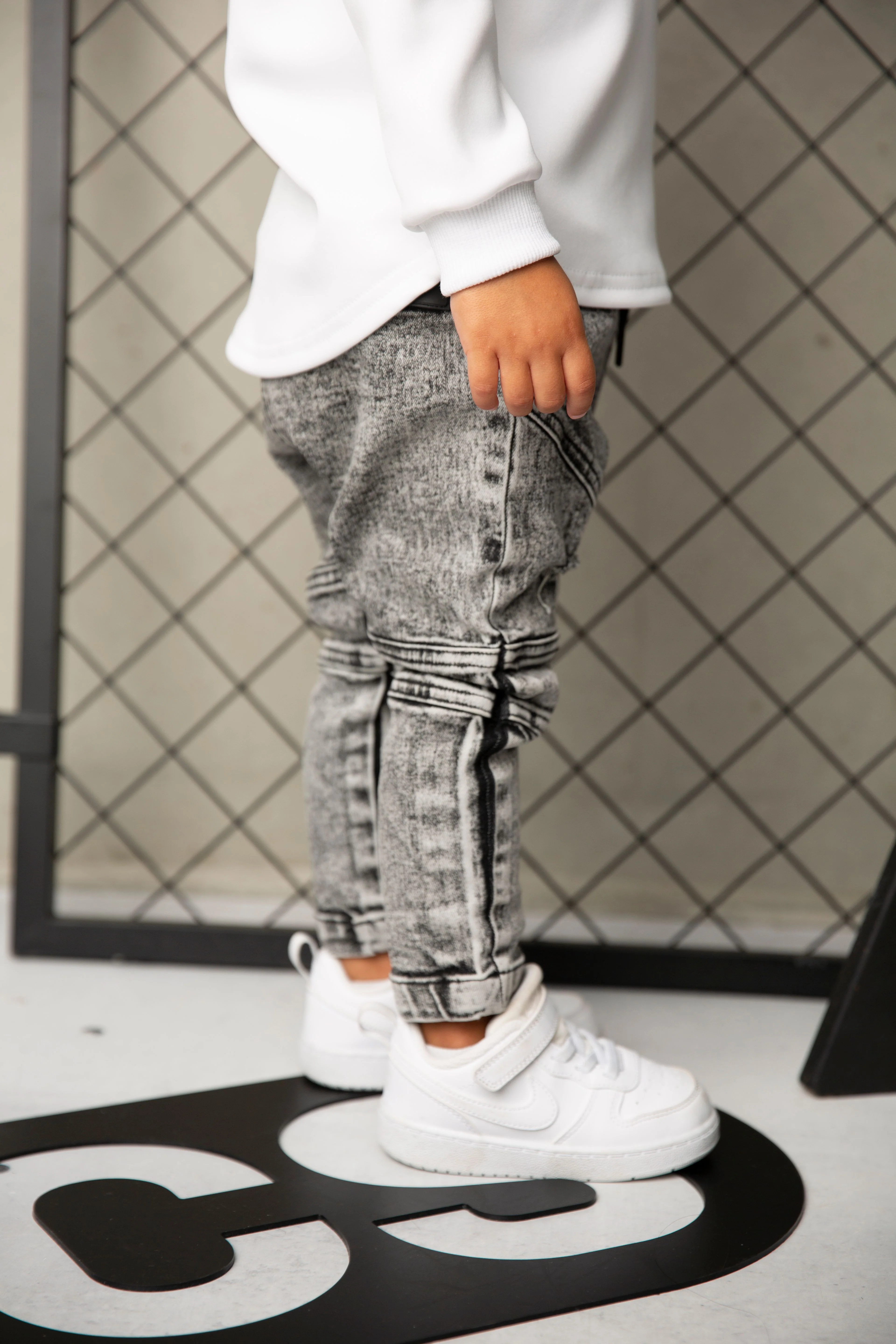 CS Detailed Pocket Jeans - Ash - Image 4