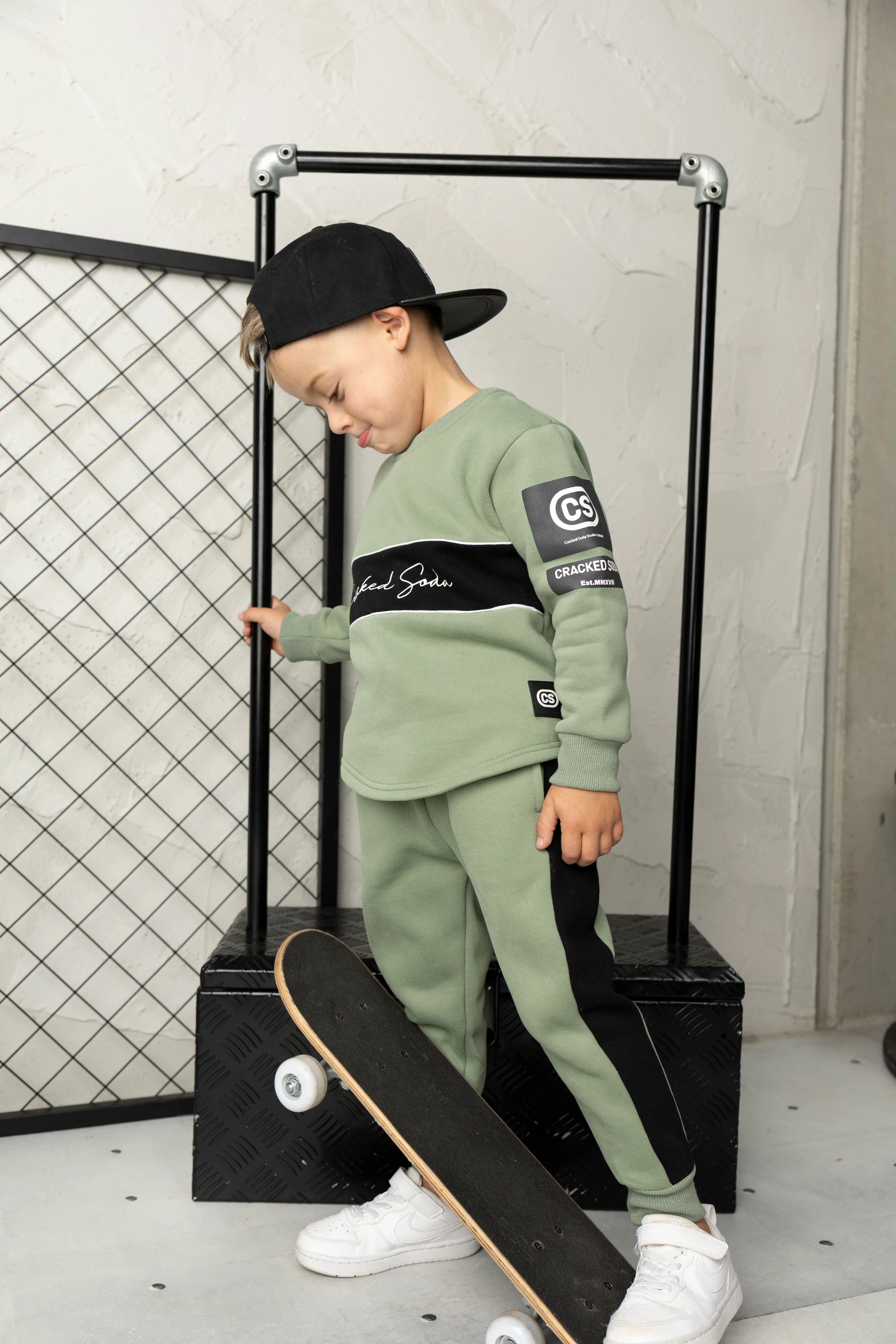 Flint Detailed Crew - Olive