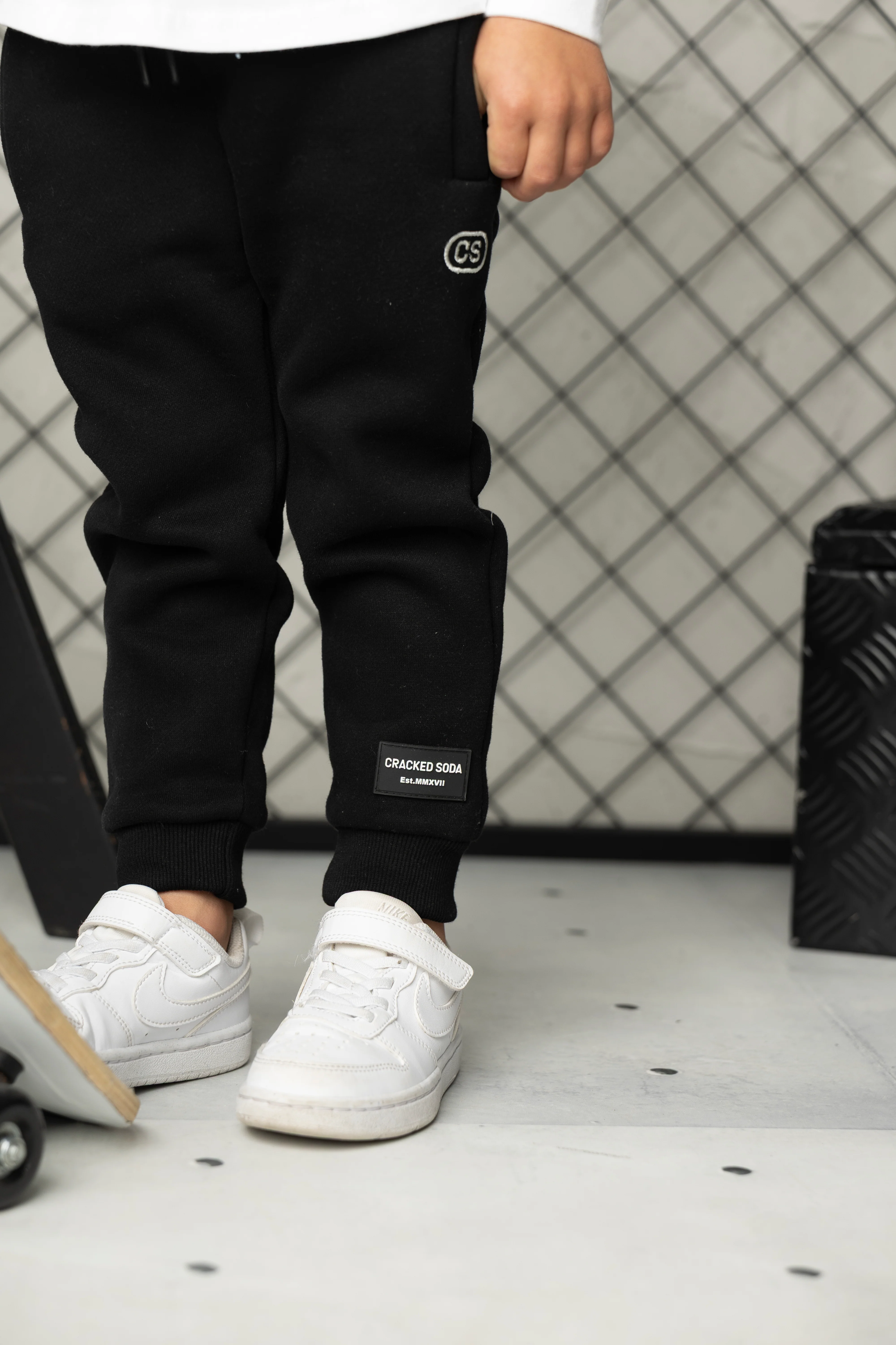 Flint Essential Trackpant - Black