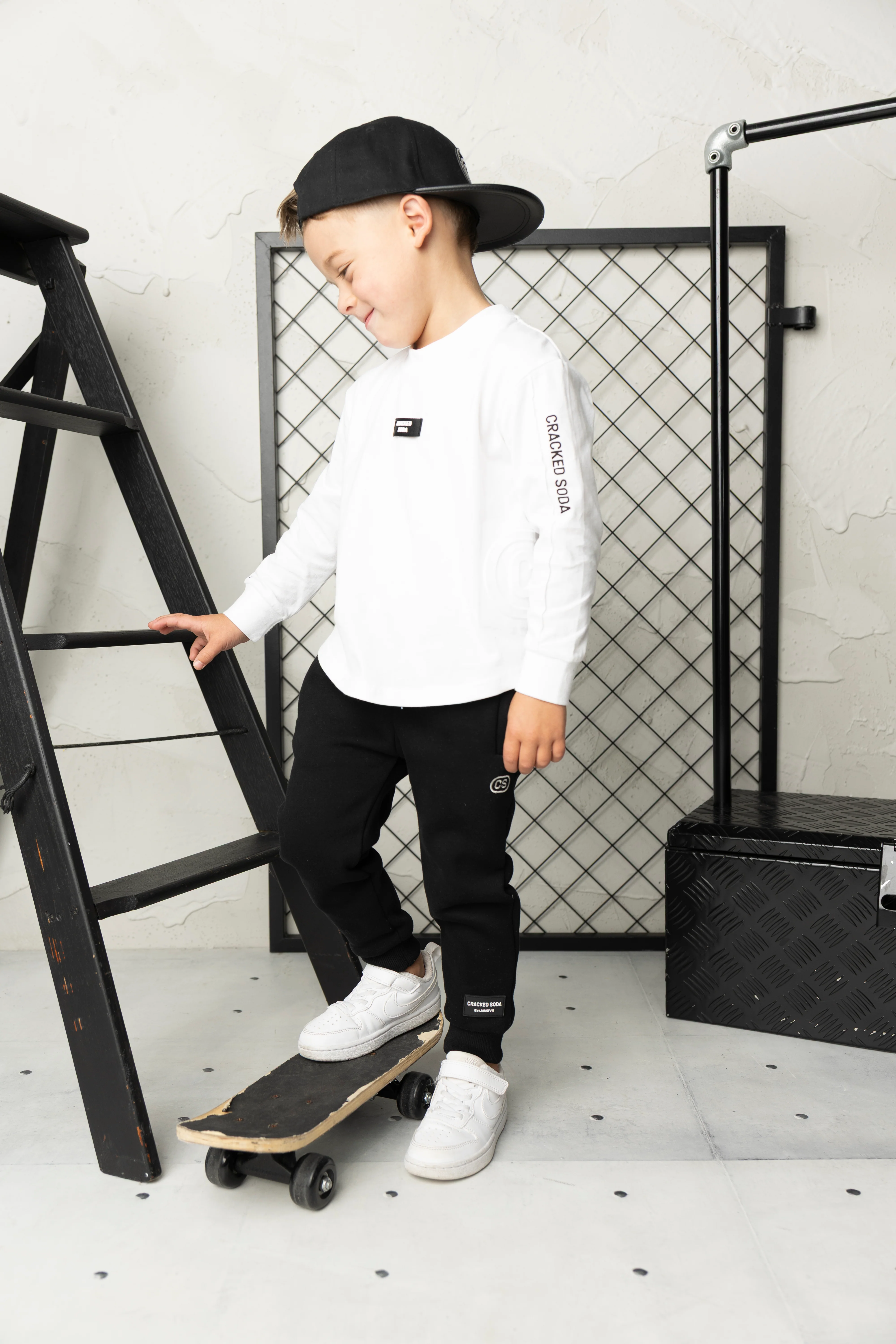 Flint Essential Trackpant - Black - Image 2