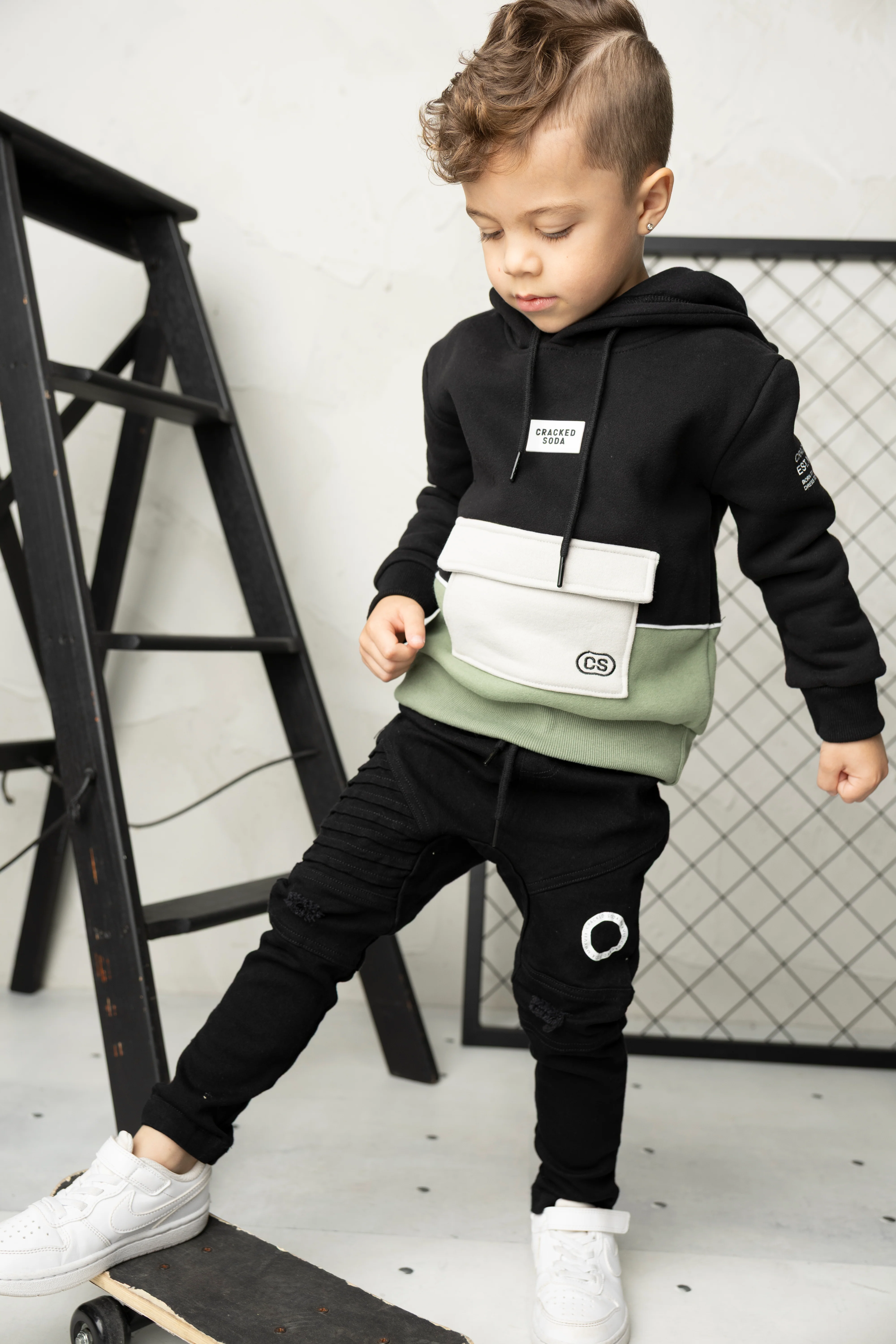Flint Pocket Hoodie - Black/Olive - Image 2