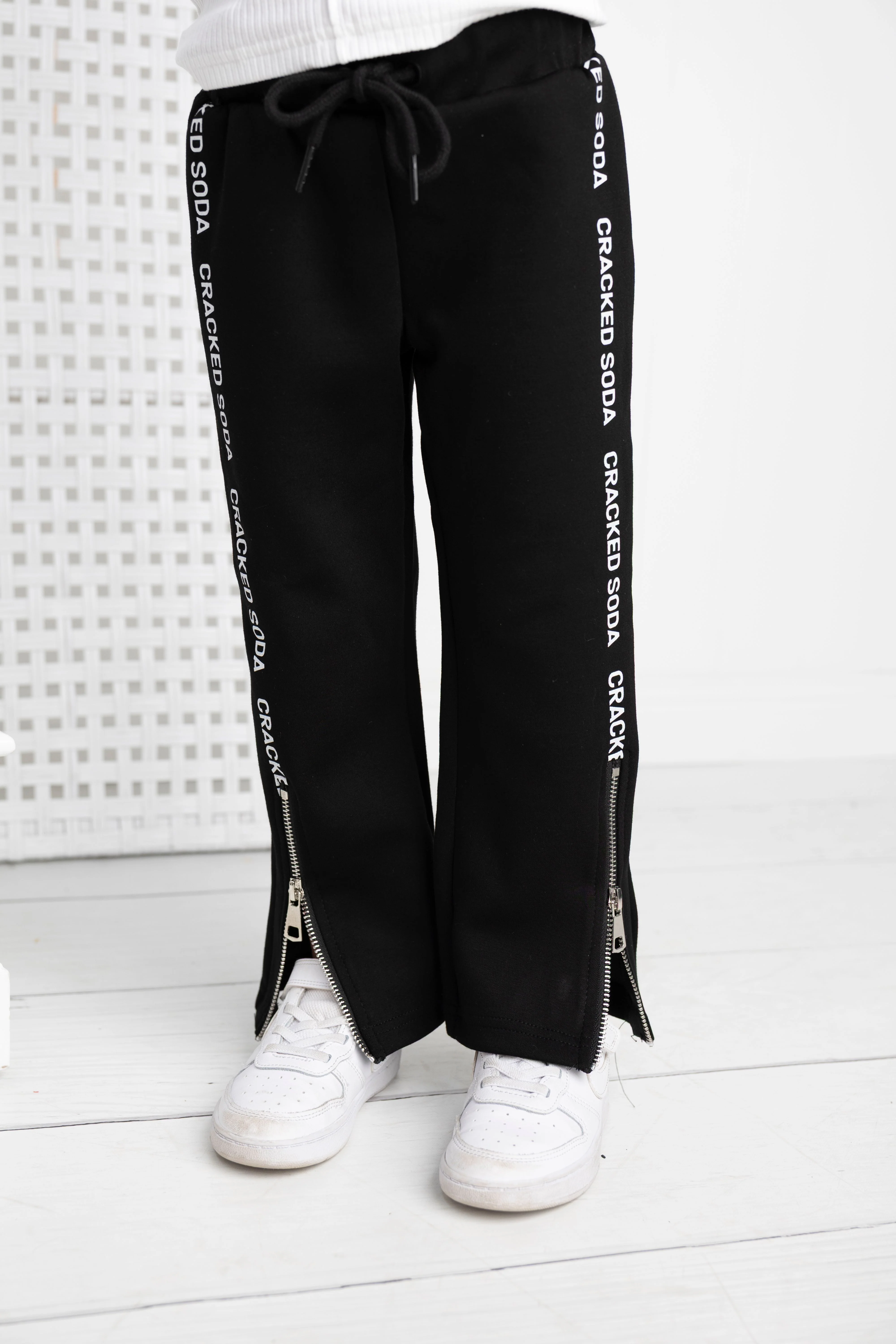 Harper Detailed Pant With Zip - Black - Image 4