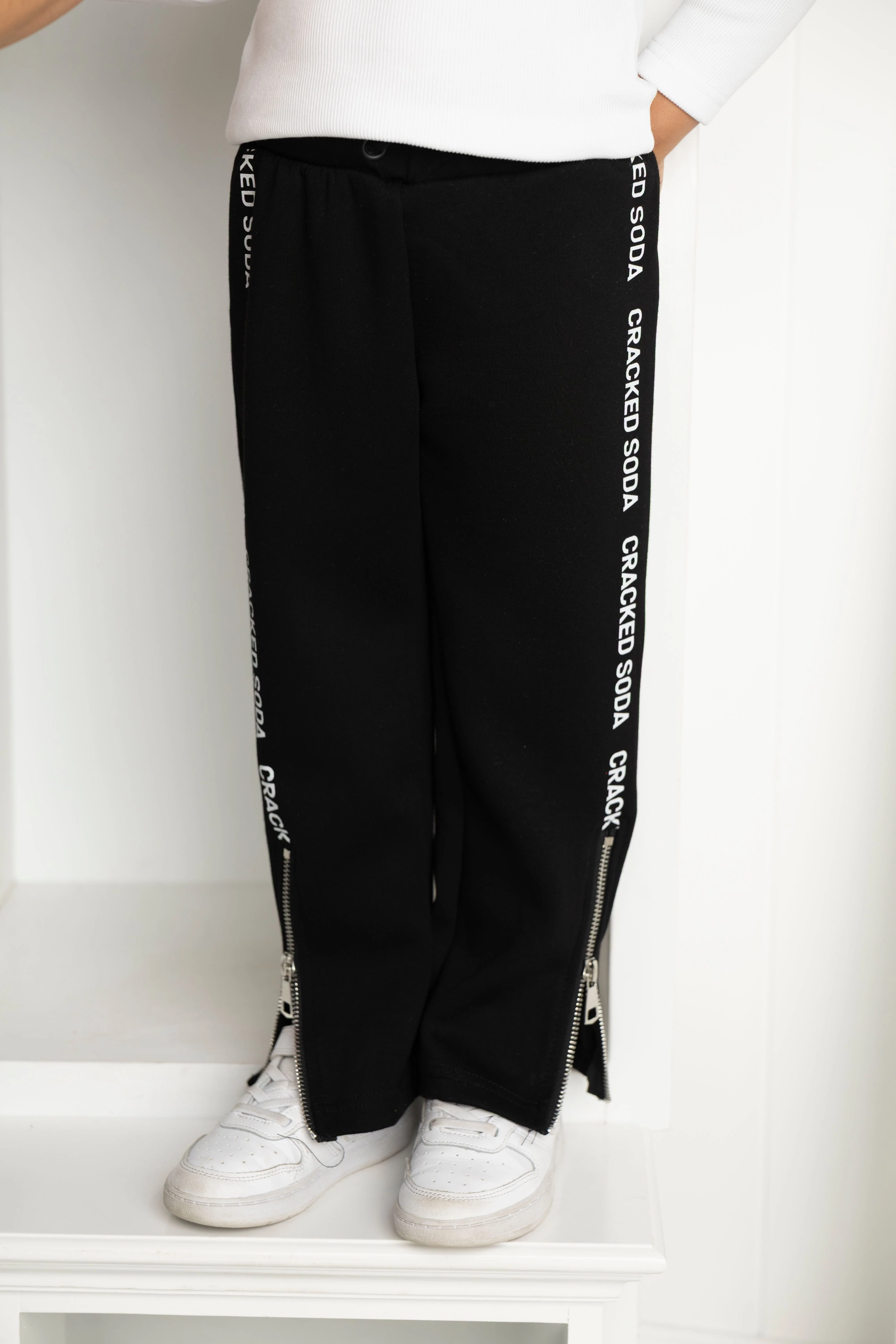 Harper Detailed Pant With Zip - Black - Image 6