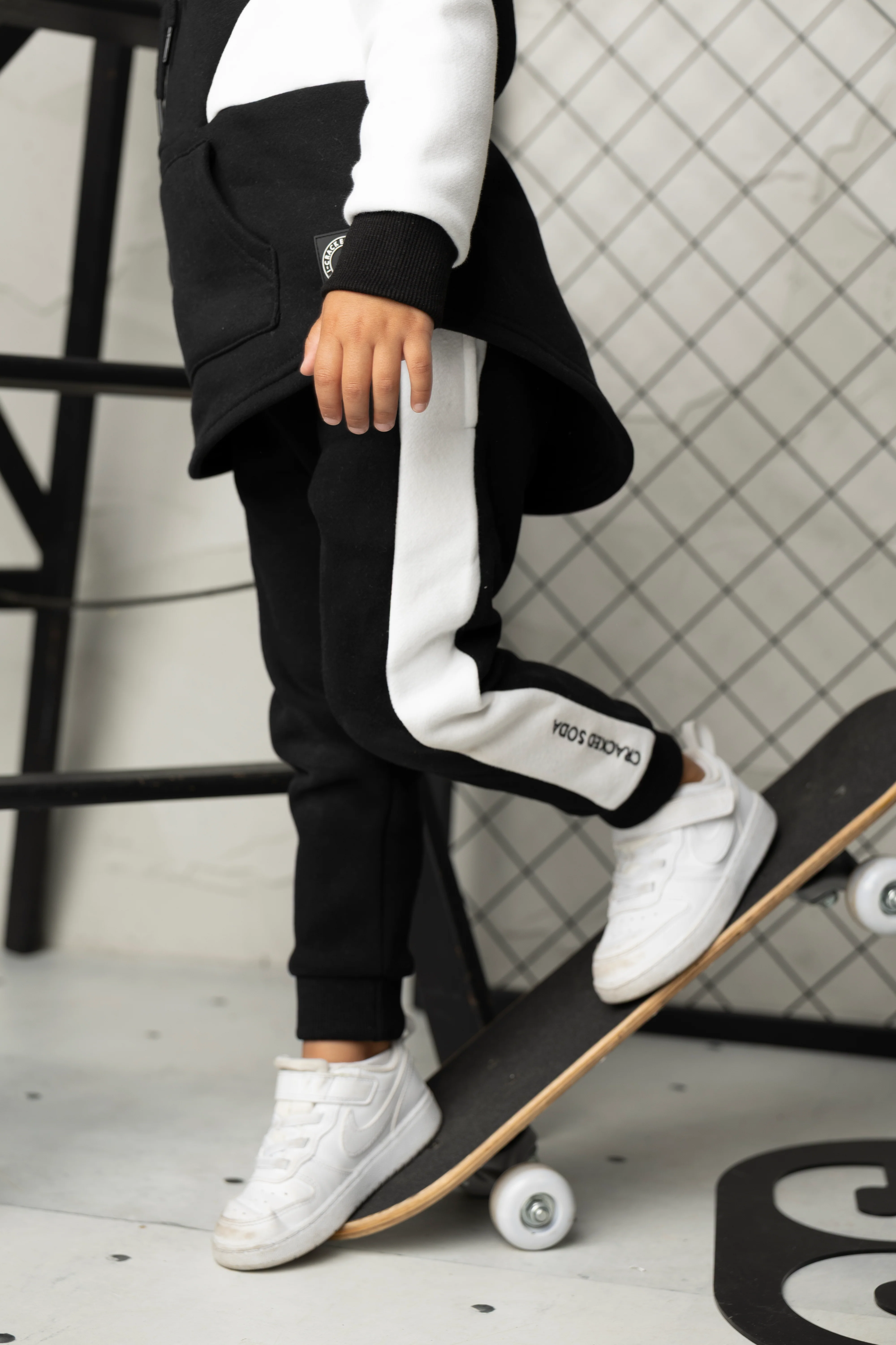 Henry CS Trackpant - Black - Image 2