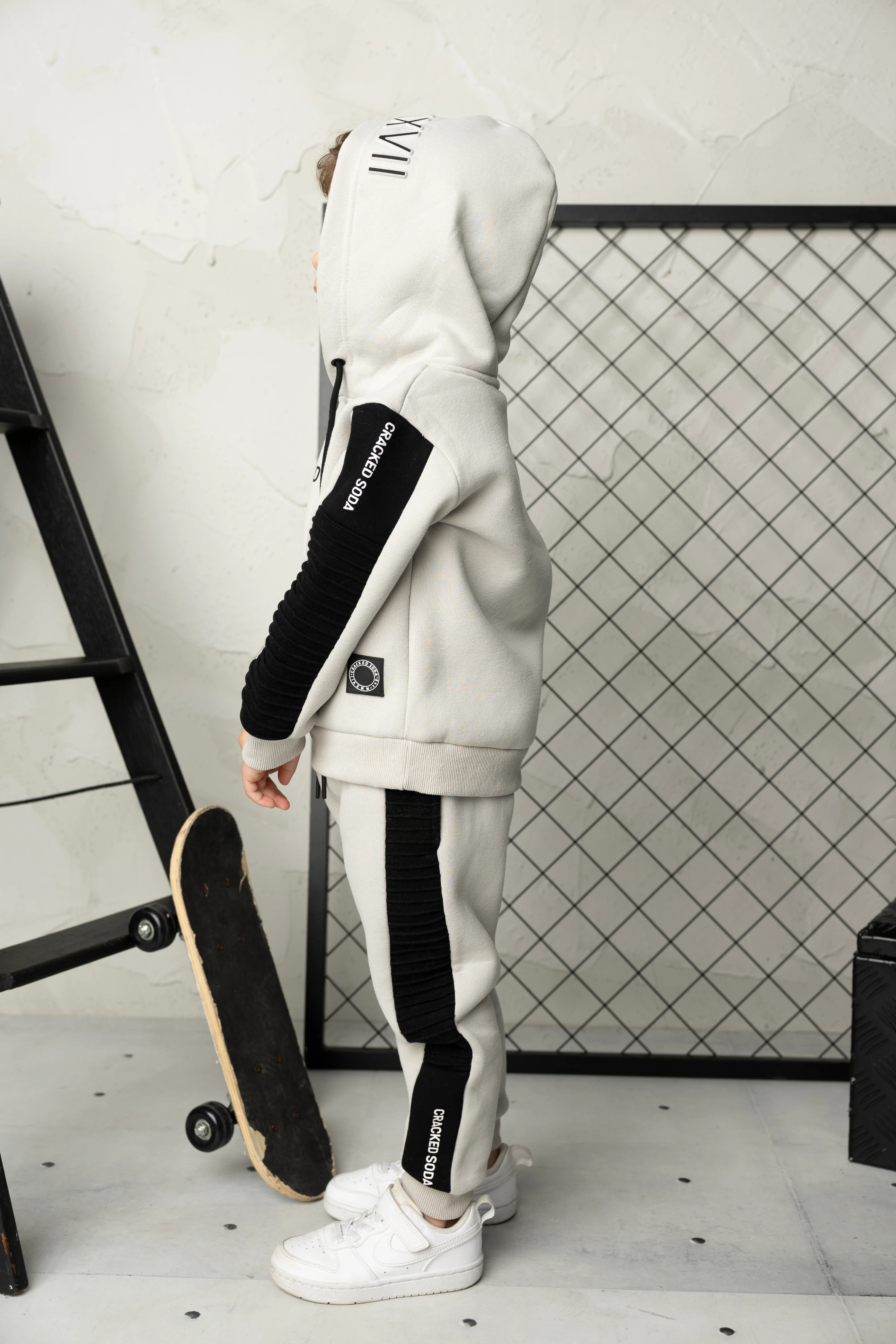 Leo Elevated Trackpant - Pebble - Image 3