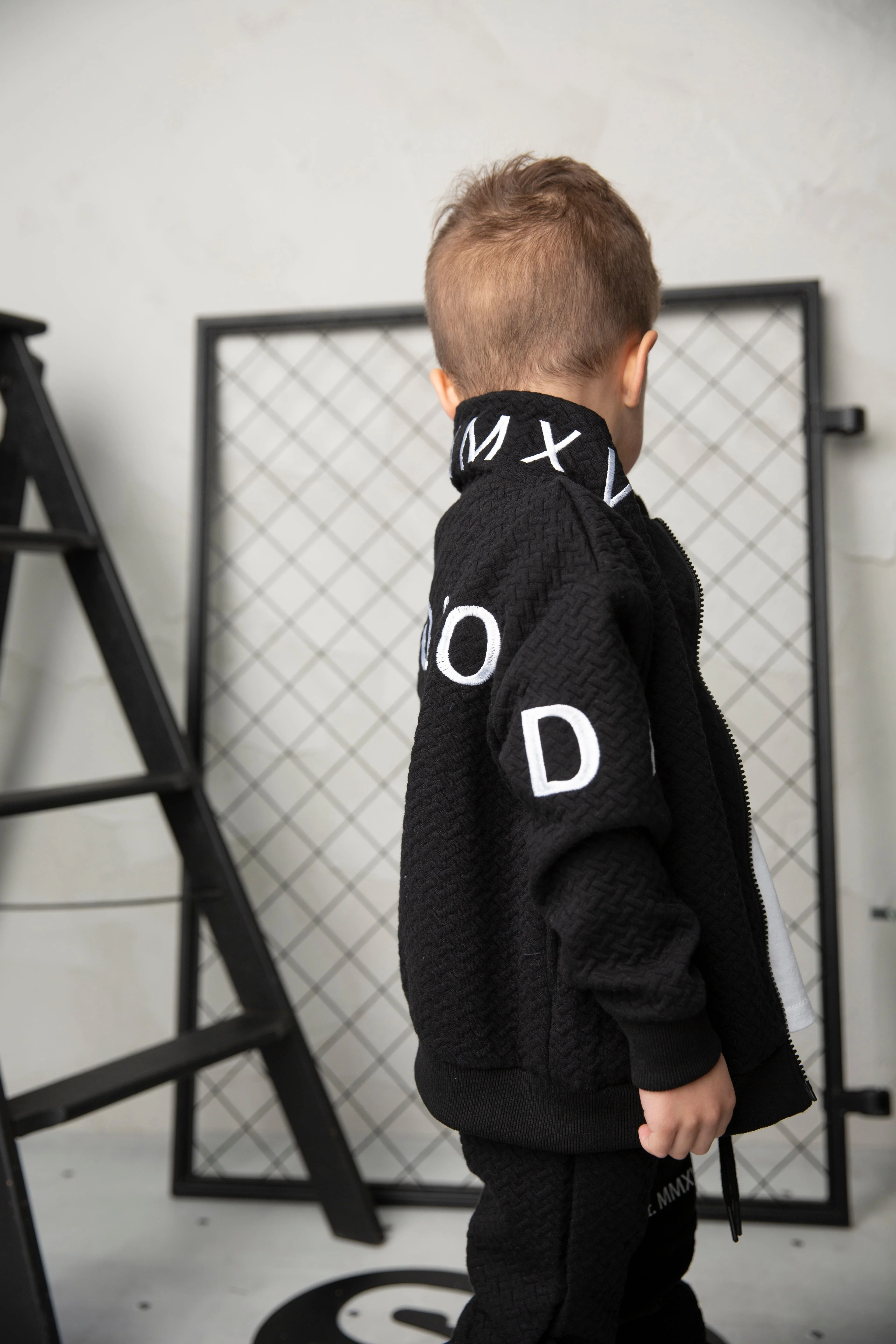 Luca Detailed Neck Zip Crew - Black - Image 2