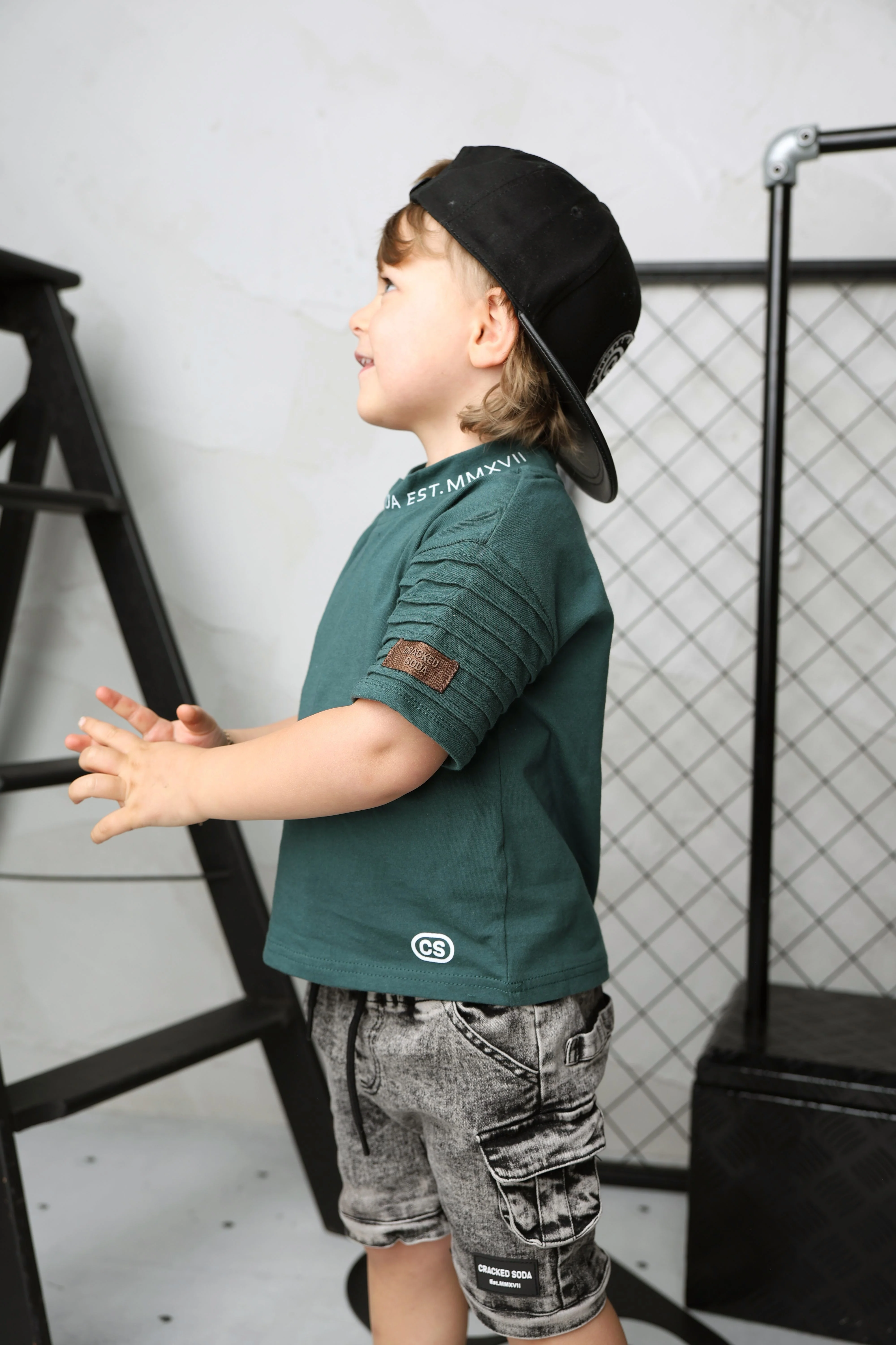 Malachi Detailed Neck Tee - Forest - Image 2