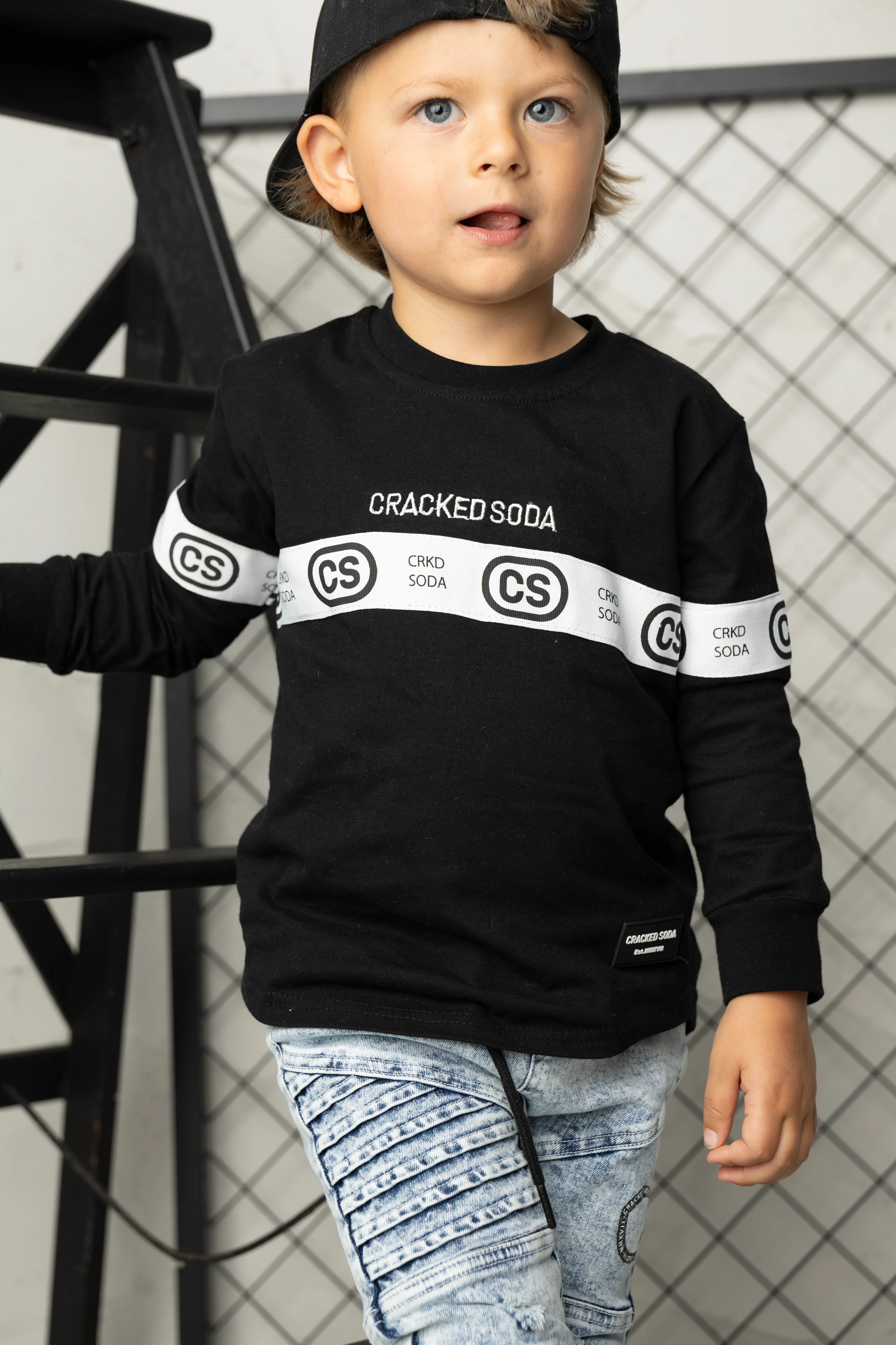 Noah Detailed Strip Tee - Black - Image 2