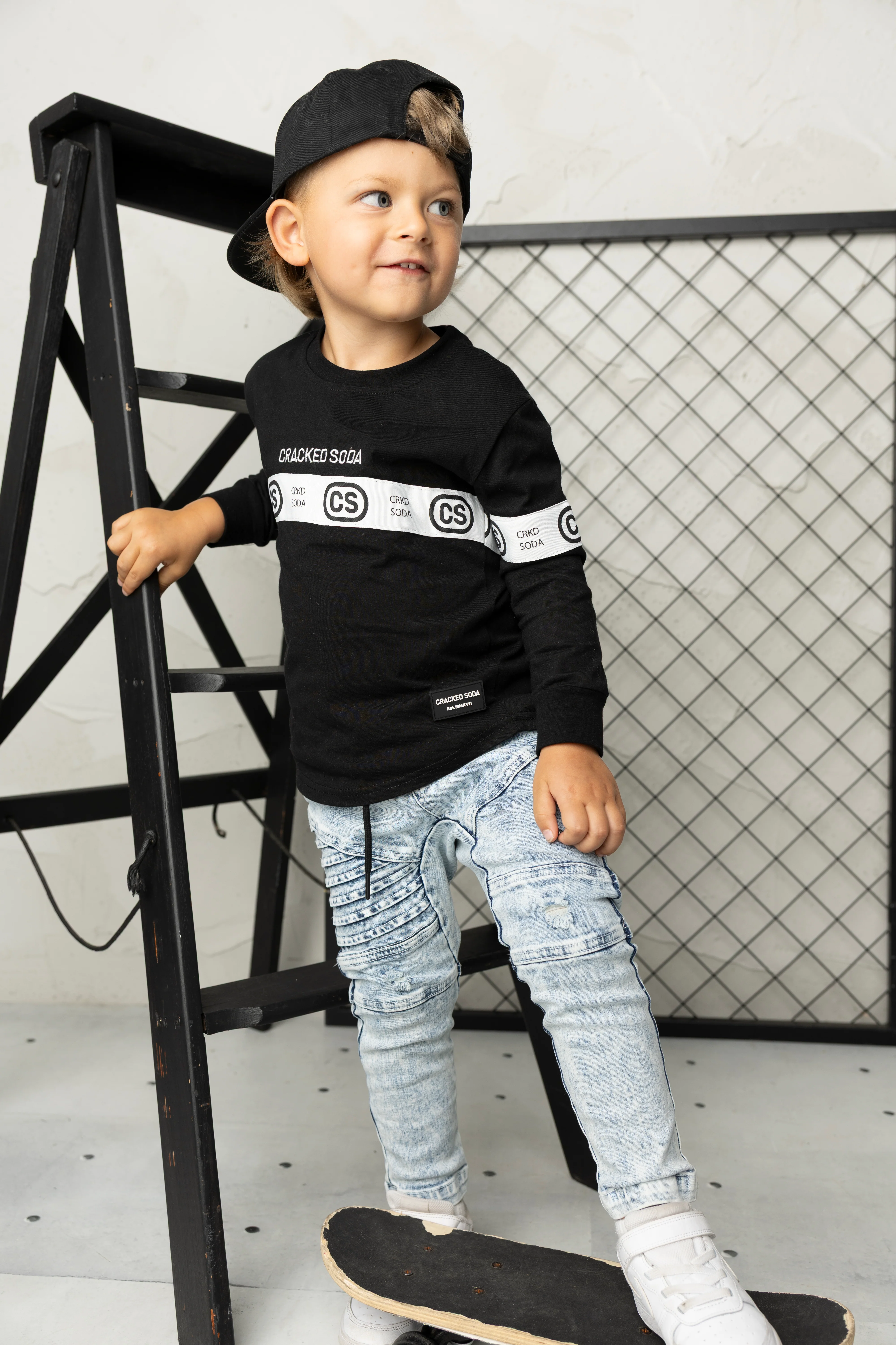 Noah Detailed Strip Tee - Black - Image 3