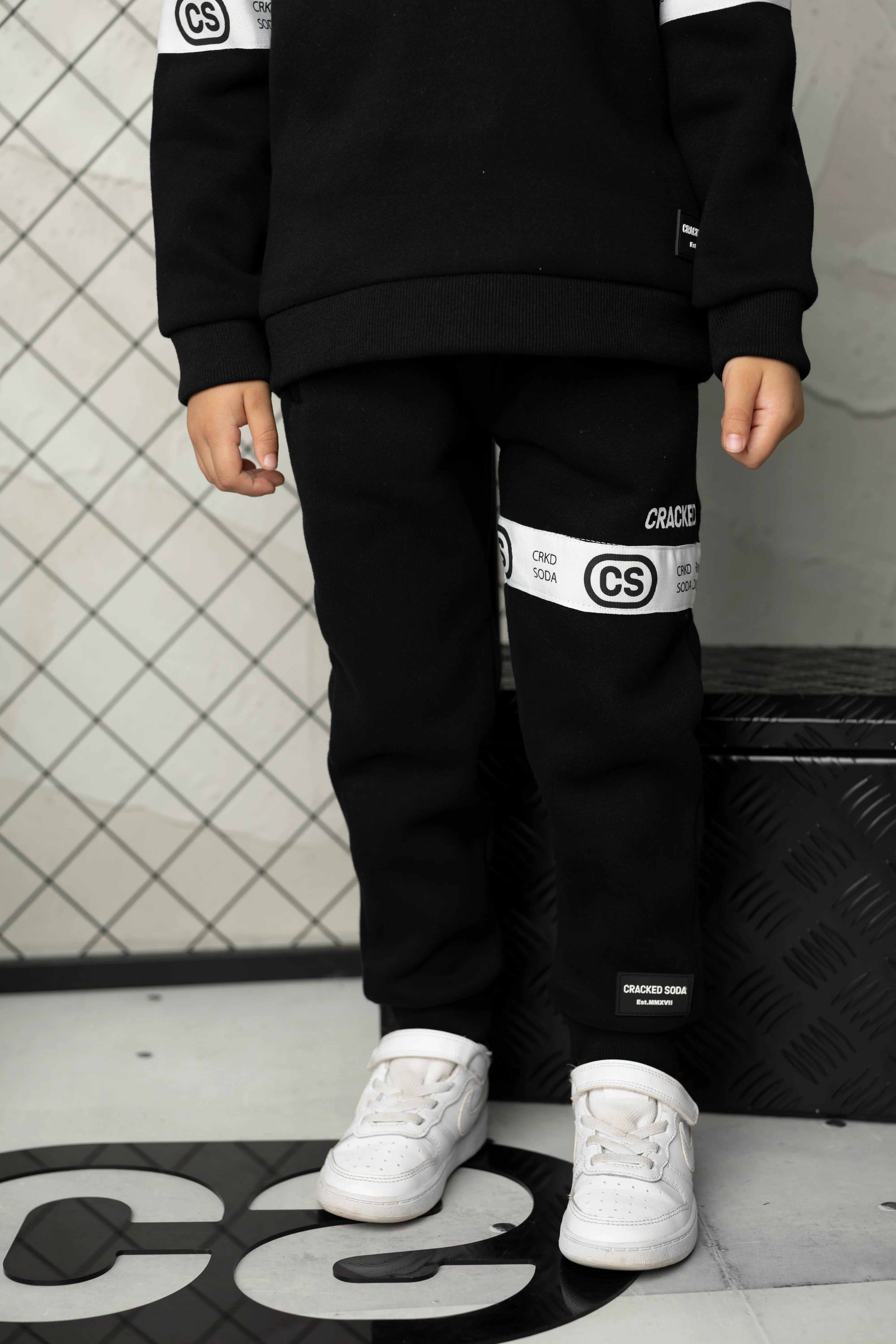 Noah Detailed Strip Trackpant - Black