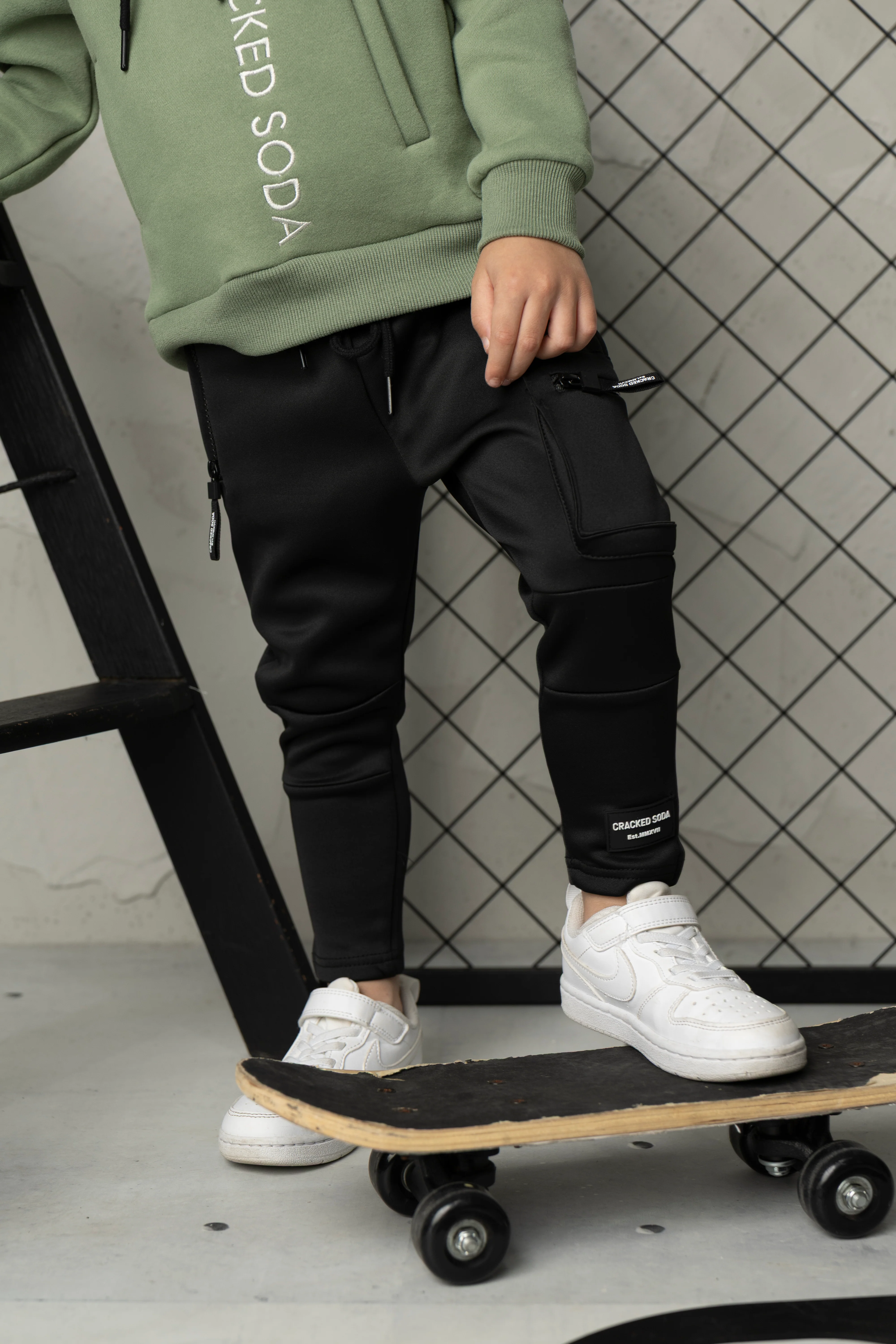 Noah Elevated Trackpant - Black