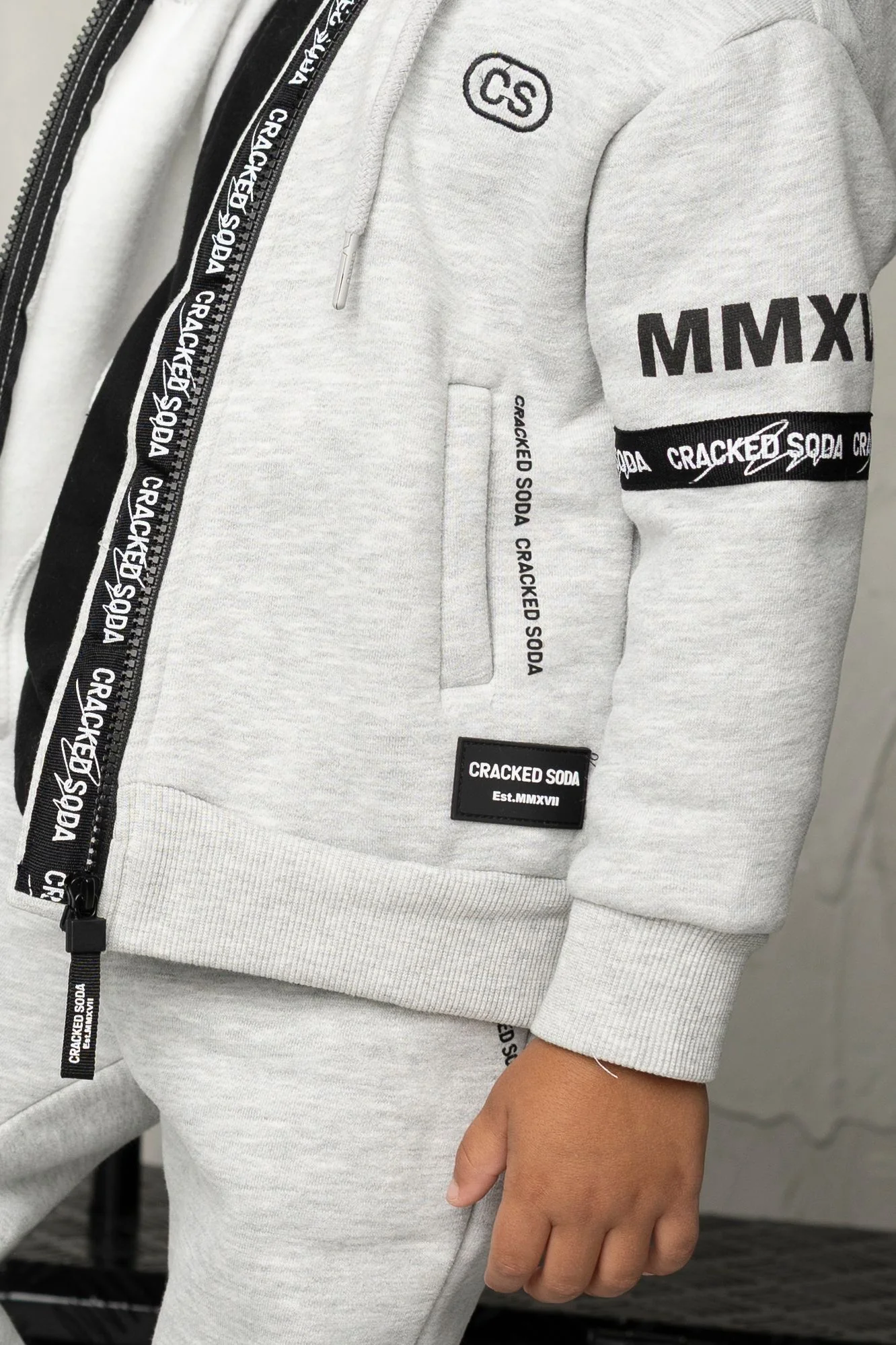 Oaklen Zip Jcaket & Trackpant Set - Image 2