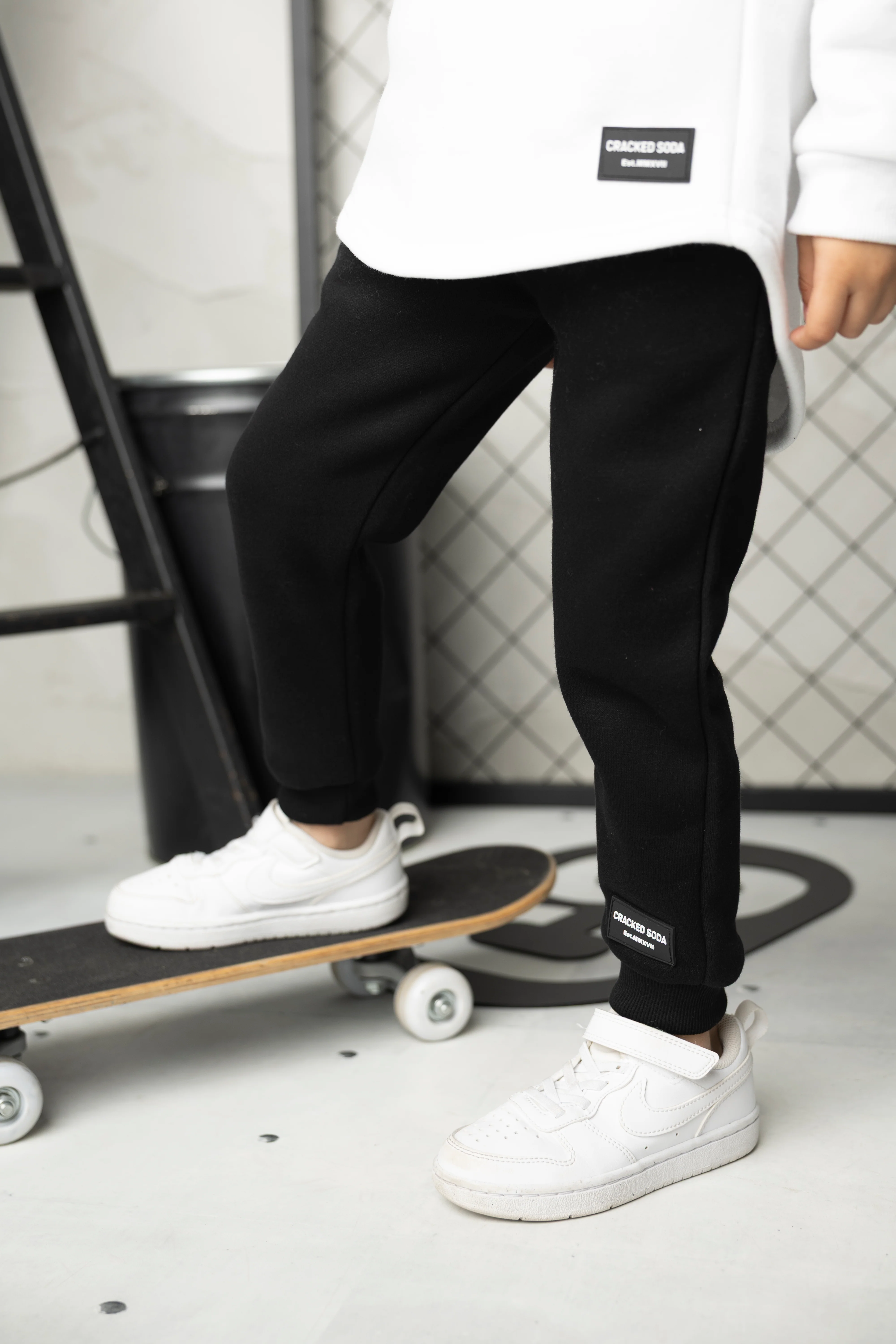 Rafi Detailed Pocket Trackpant - Black - Image 3