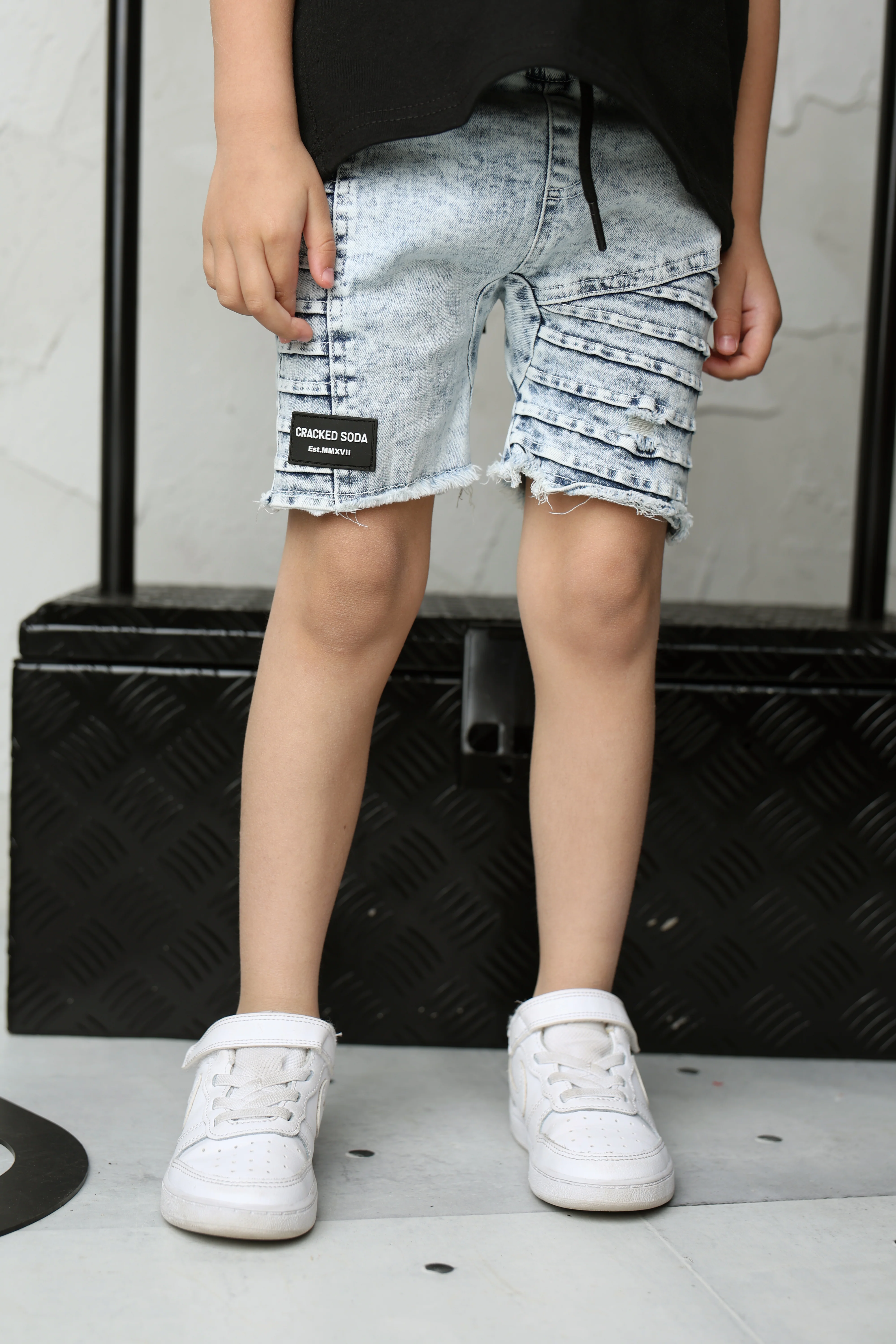 Rhodes Detailed Denim Shorts - Blue - Image 4