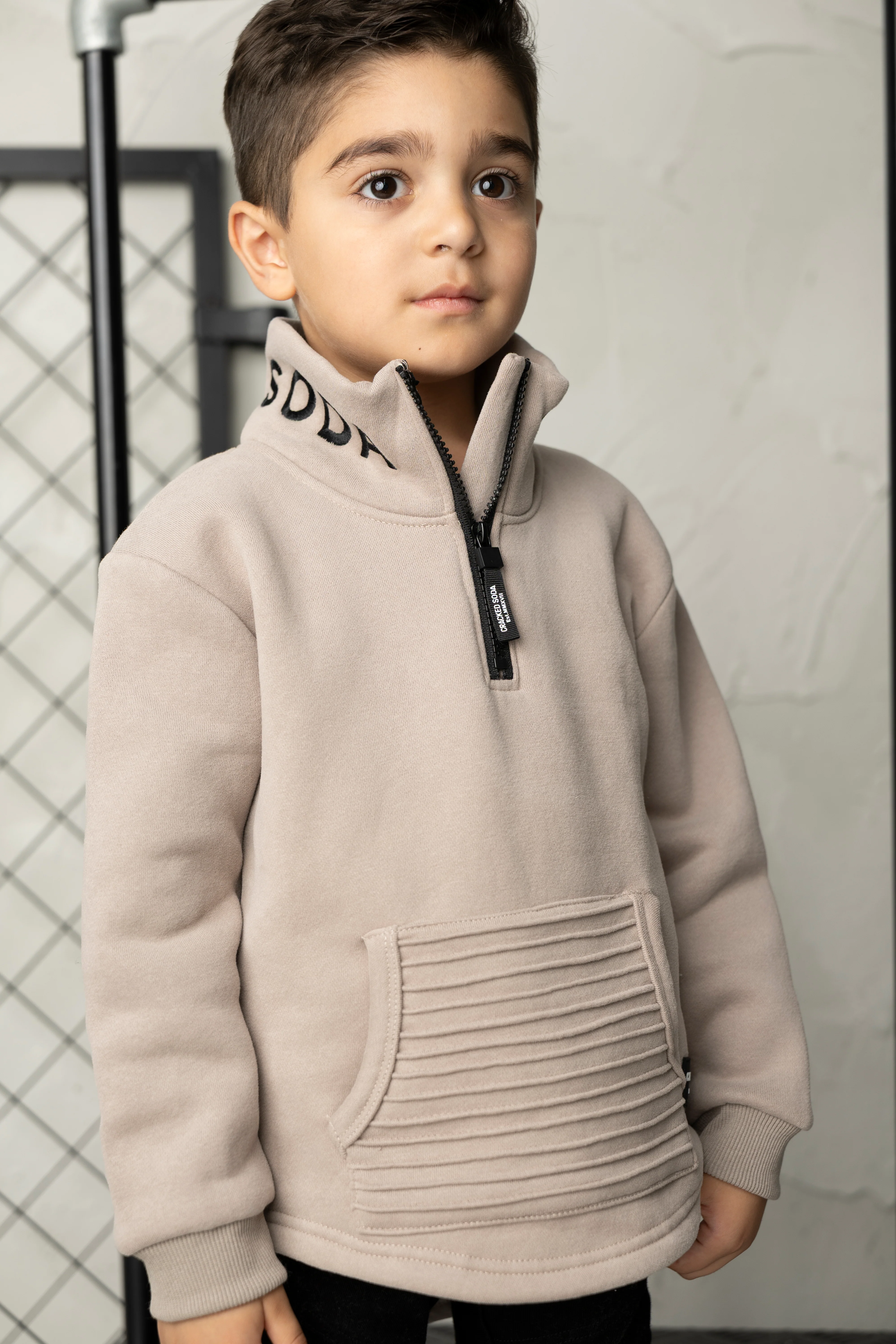 Theodore Zip Detailed Coller - Truffle