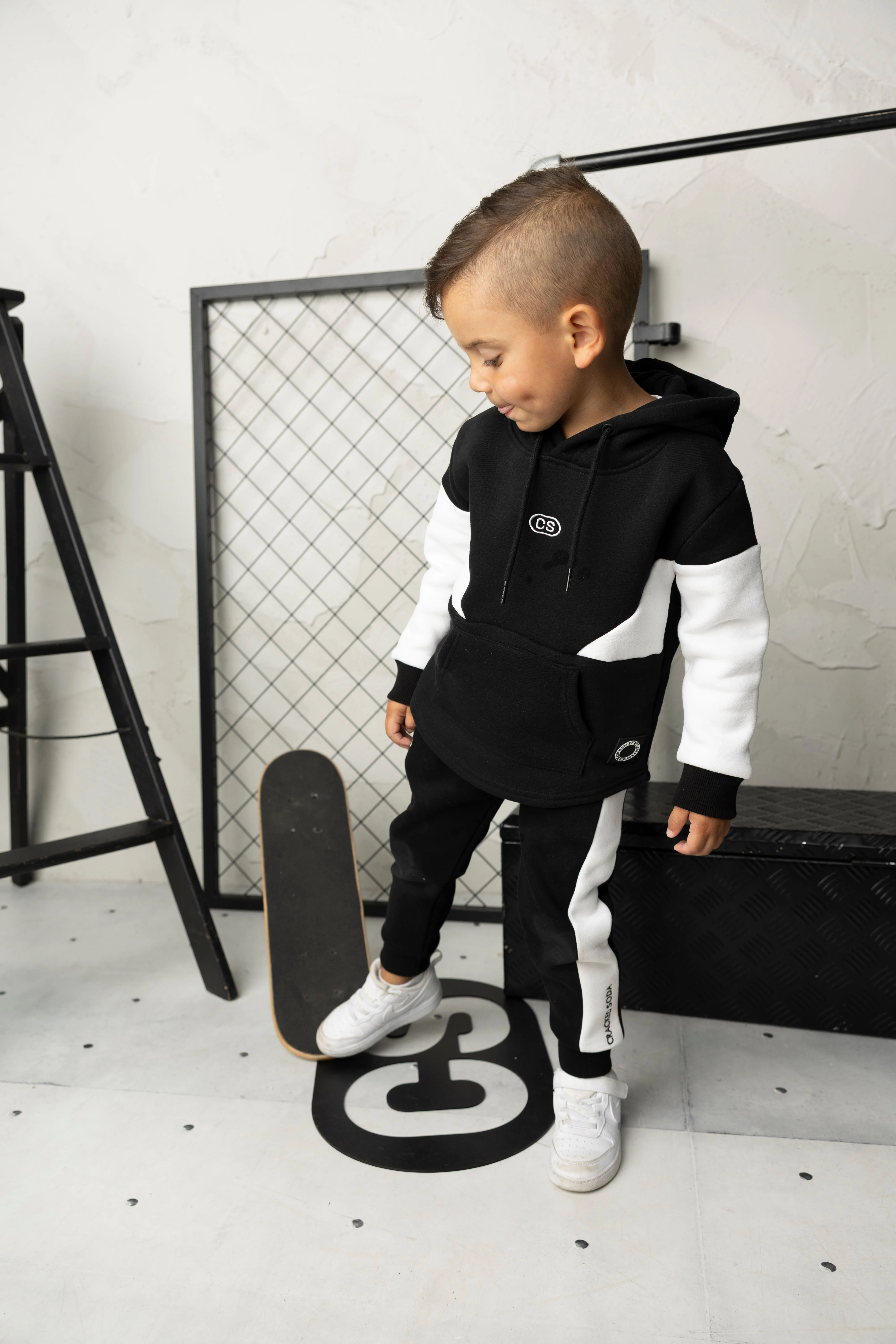 Zayn Essential Hoodie - Black/White - Image 3